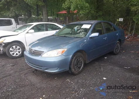 2004 Toyota Camry Le z USA, uszkodzony, nr VIN 4T1BE32K94U828732